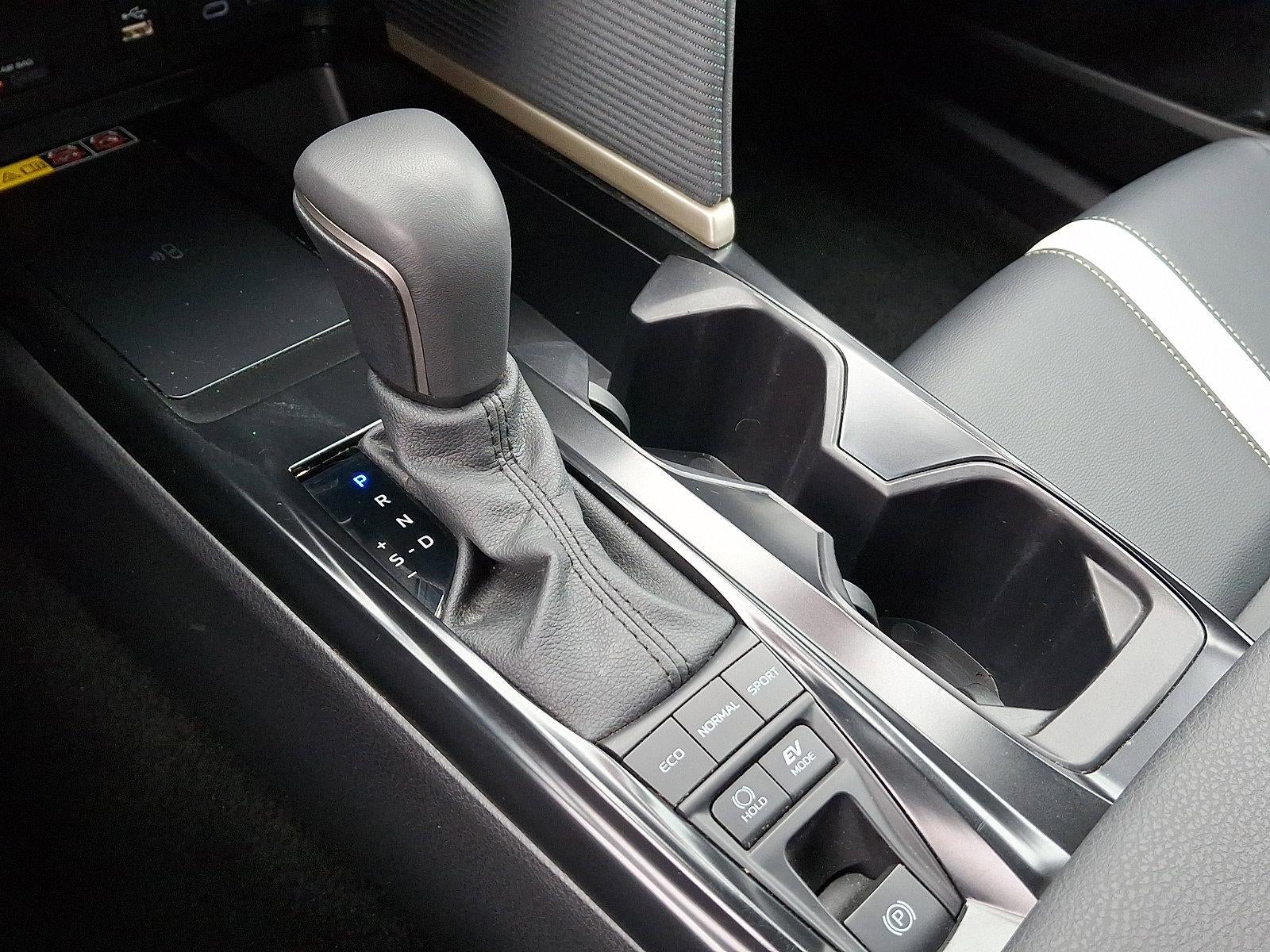 2025 Toyota Camry SE (SE)