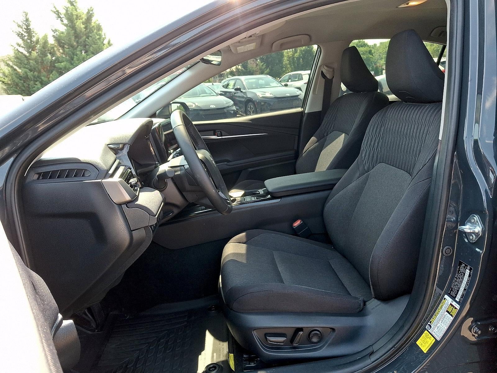 2025 Toyota Camry LE AWD (Natl)