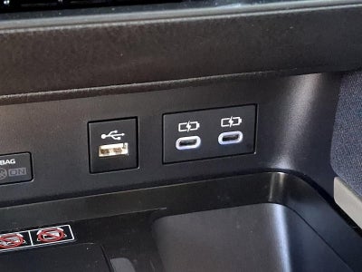 2025 Toyota Camry LE AWD (Natl)
