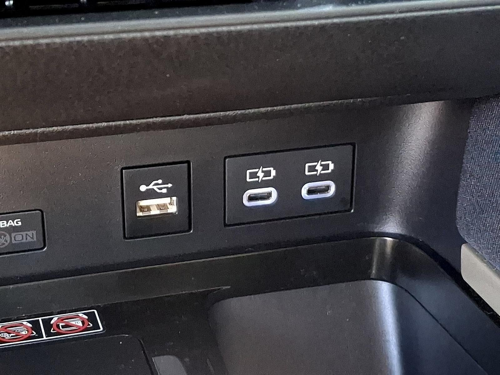2025 Toyota Camry LE AWD (Natl)