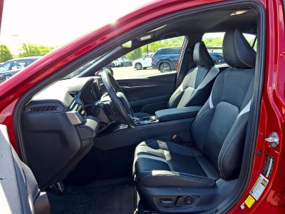 2025 Toyota Camry SE AWD (Natl)