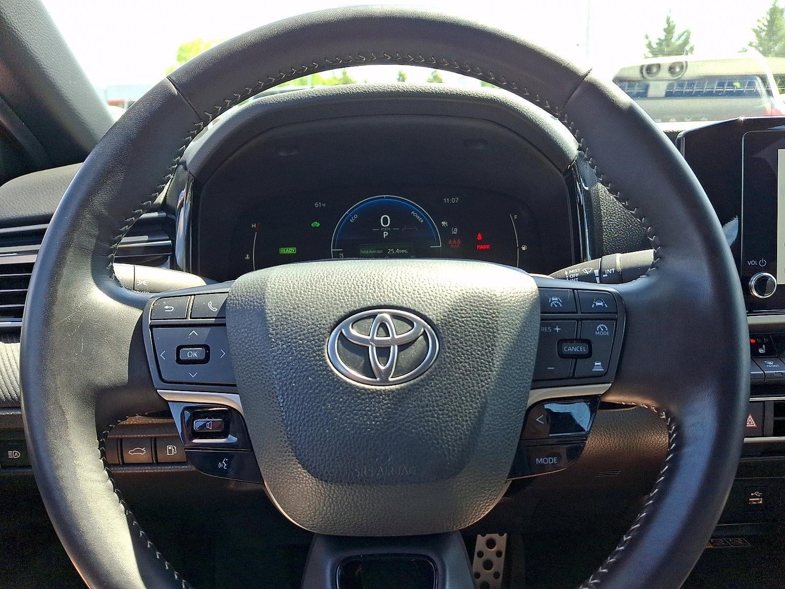 2025 Toyota Camry SE AWD (Natl)