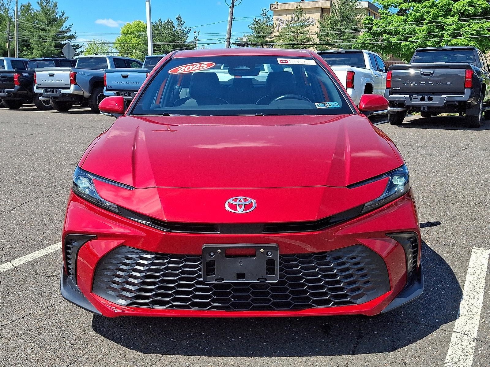 2025 Toyota Camry SE AWD (Natl)