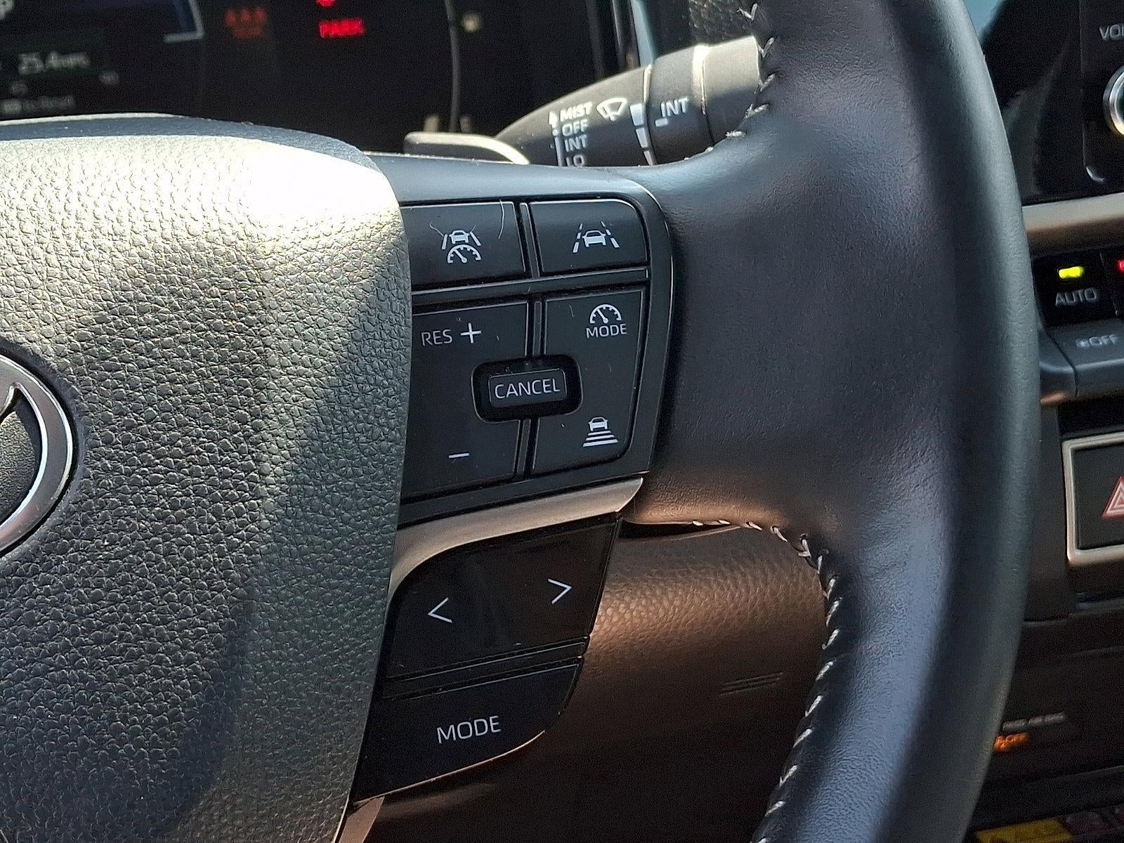 2025 Toyota Camry SE AWD (Natl)