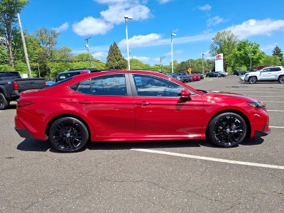 2025 Toyota Camry SE AWD (Natl)