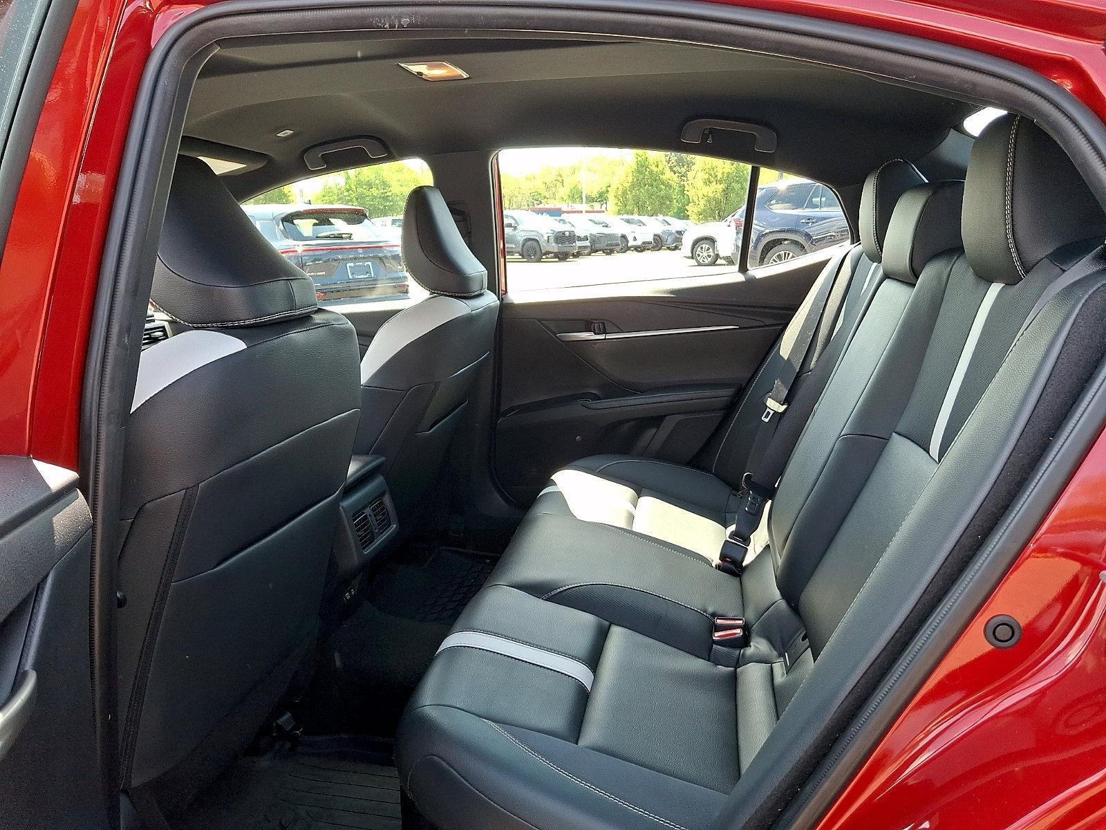 2025 Toyota Camry SE AWD (Natl)