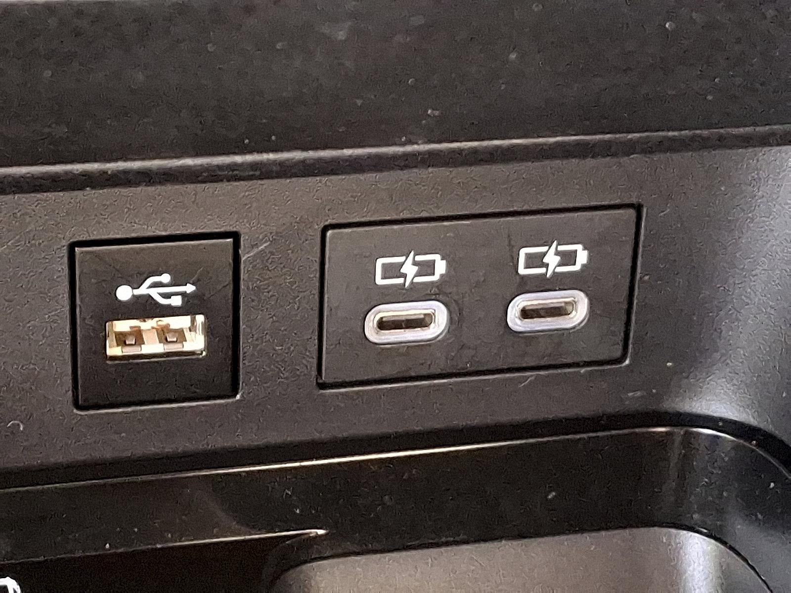 2025 Toyota Camry LE AWD (Natl)