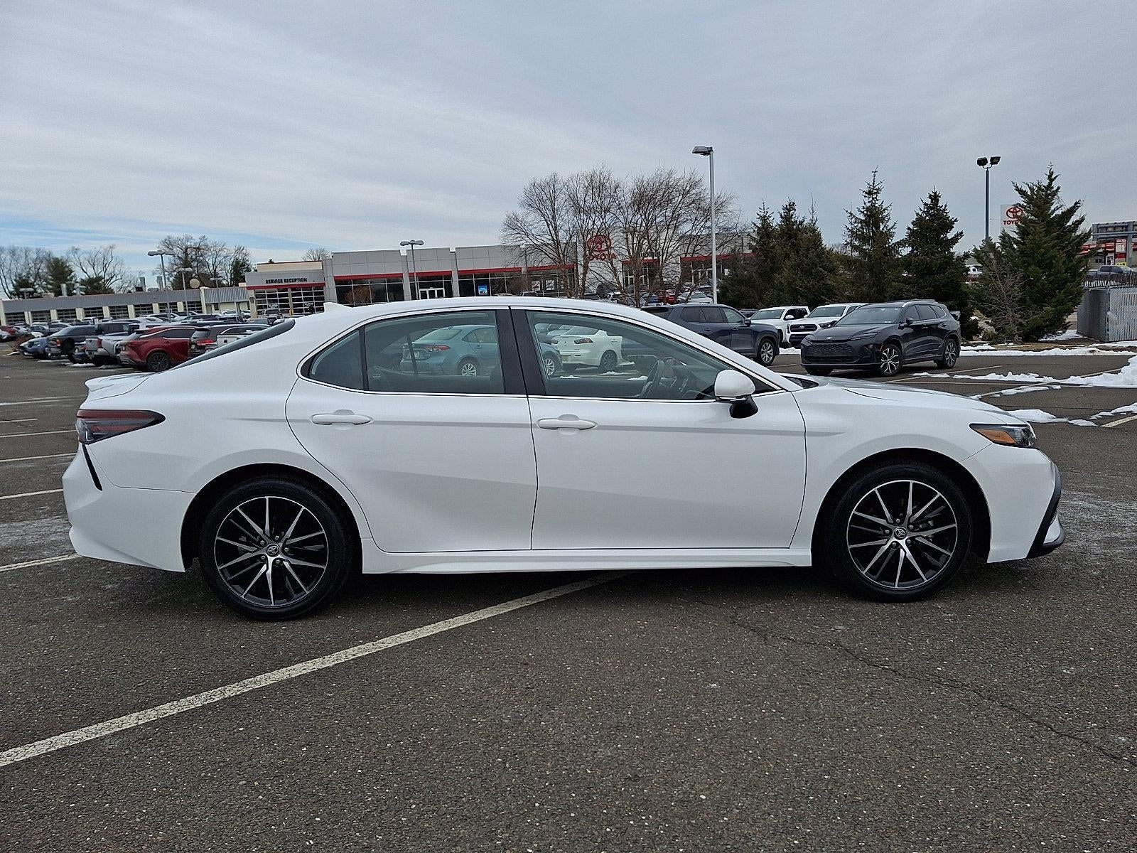 2024 Toyota Camry SE Auto (SE)