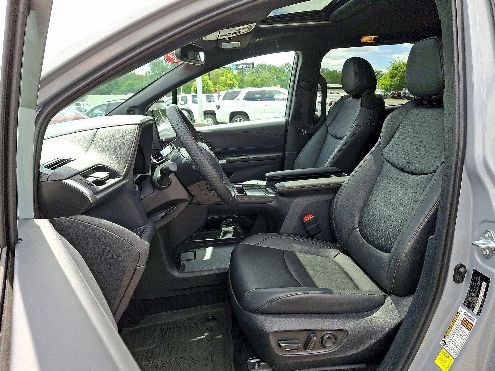 2025 Toyota Sienna Woodland Edition AWD 7-Passenger (Natl)