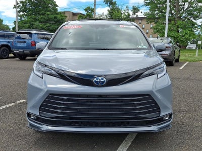 2025 Toyota Sienna Woodland Edition AWD 7-Passenger (Natl)