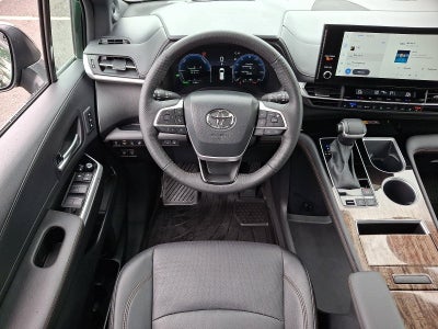 2025 Toyota Sienna Platinum AWD 7-Passenger (Natl)