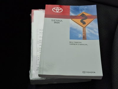 2025 Toyota Sienna Platinum AWD 7-Passenger (Natl)