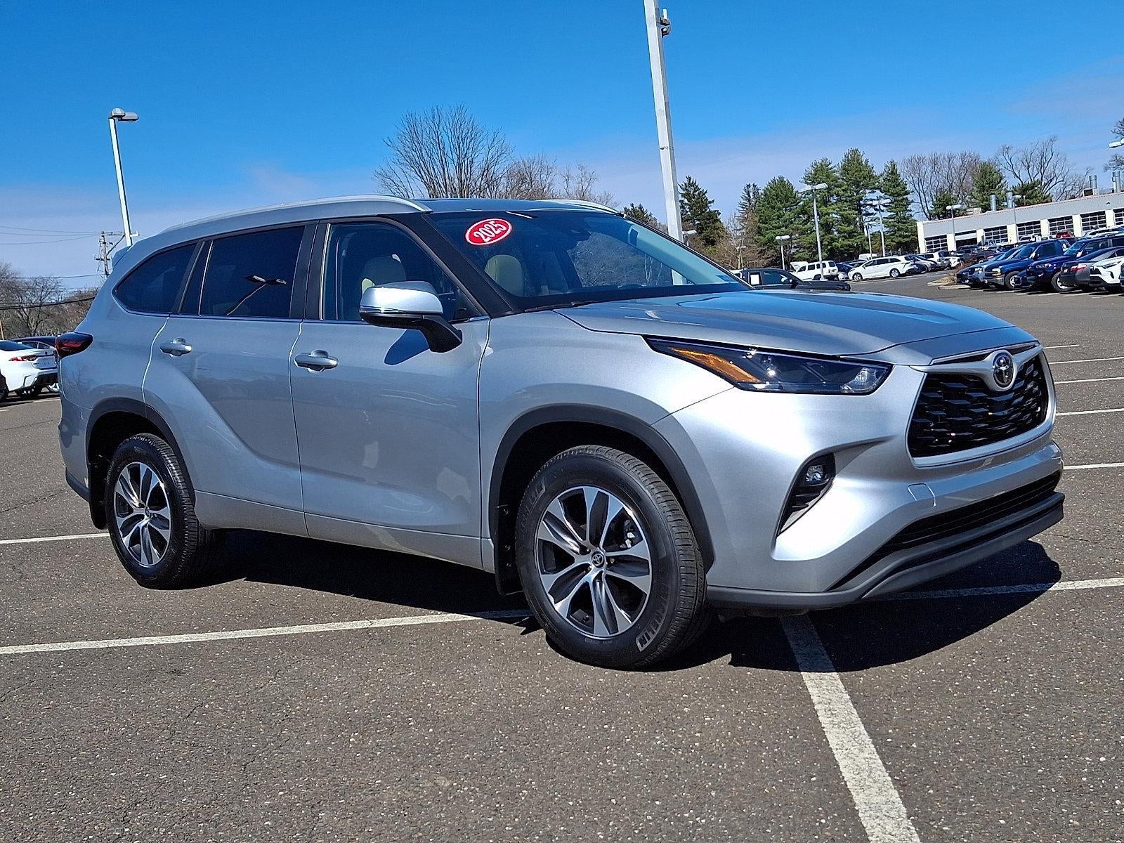 2025 Toyota Highlander XLE AWD (Natl)
