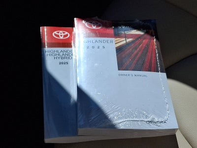 2025 Toyota Highlander XLE AWD (Natl)