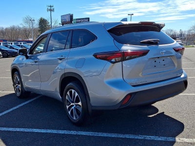 2025 Toyota Highlander XLE AWD (Natl)