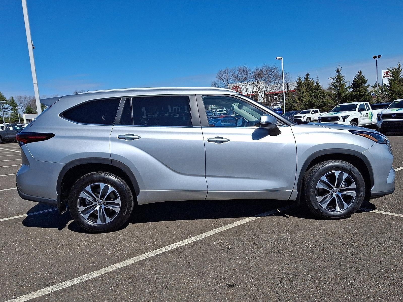 2025 Toyota Highlander XLE AWD (Natl)