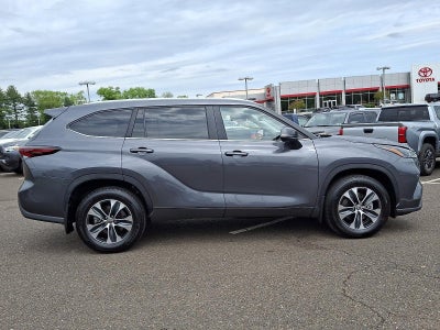 2025 Toyota Highlander XLE AWD (Natl)