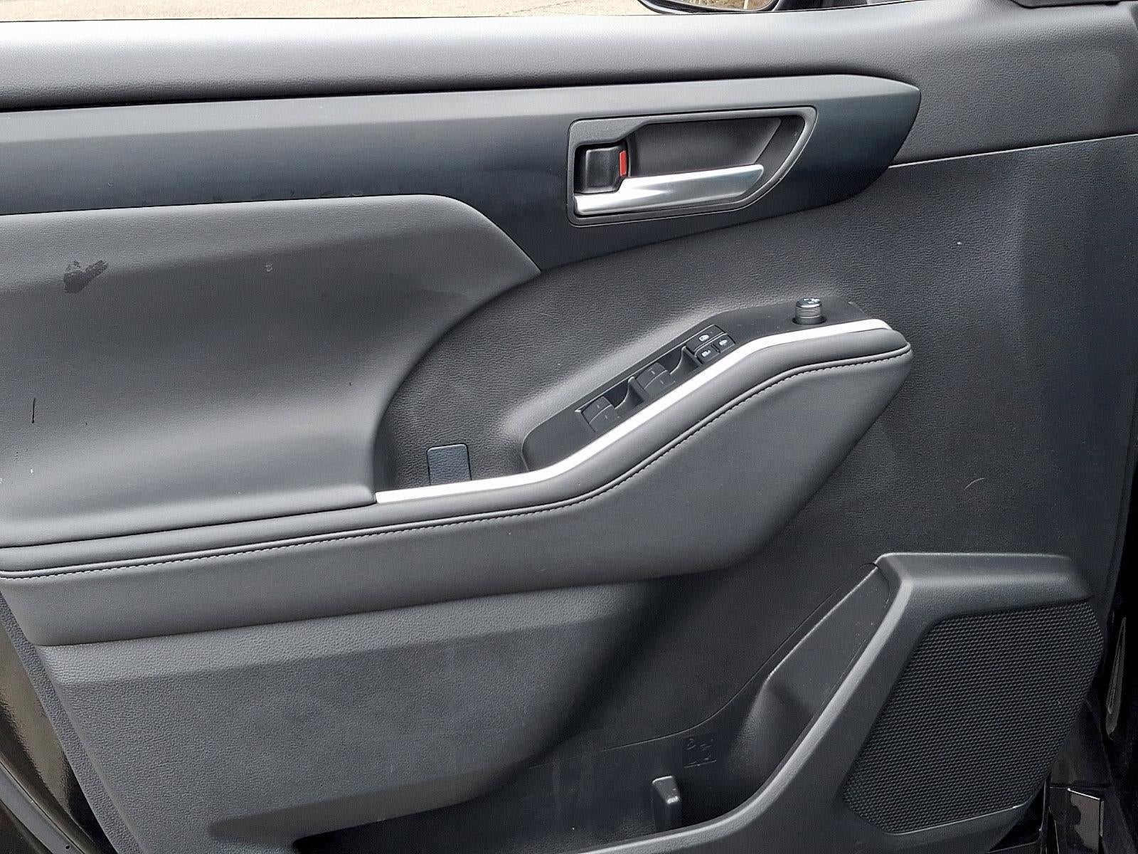 2025 Toyota Highlander XLE AWD (Natl)