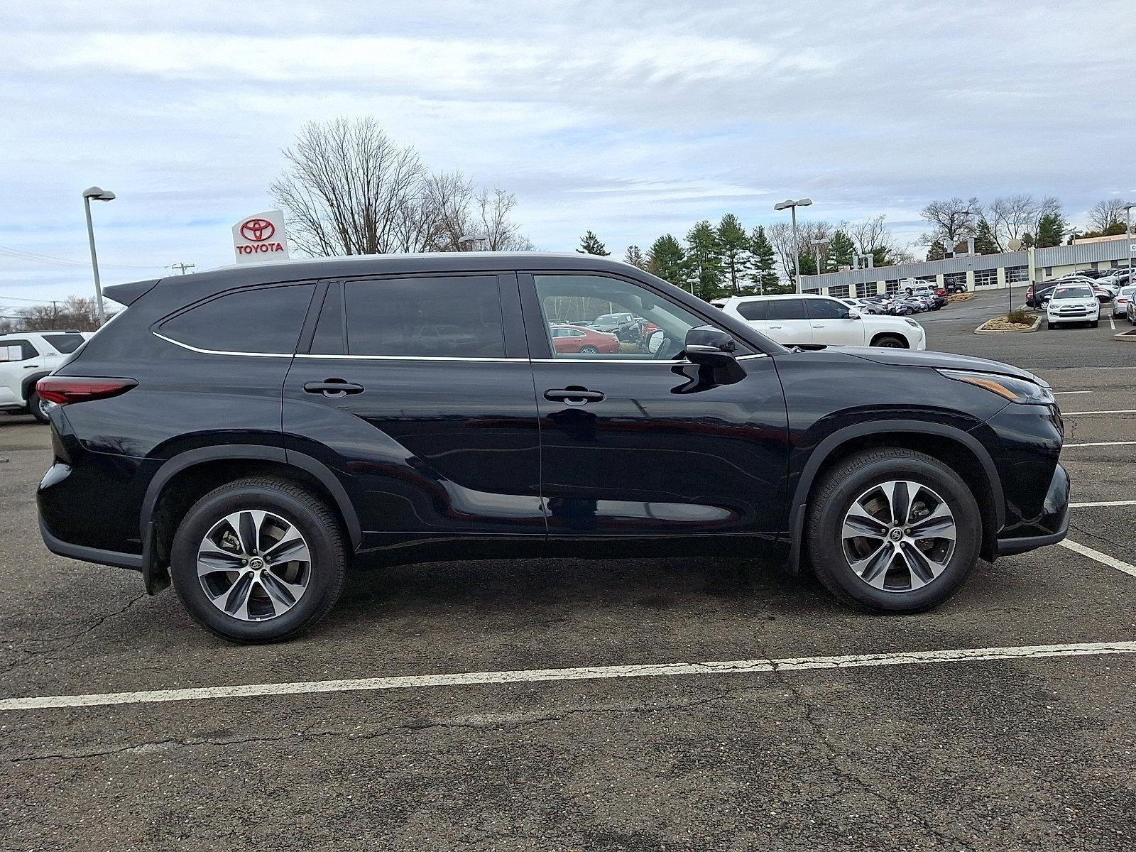 2025 Toyota Highlander XLE AWD (Natl)