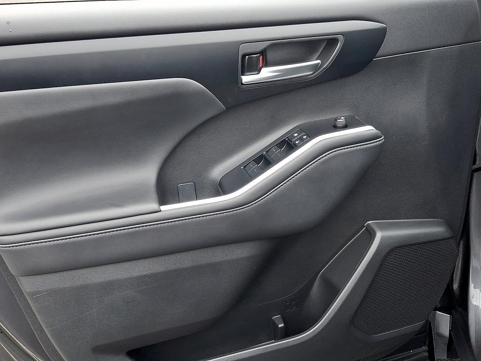 2025 Toyota Highlander XLE AWD (Natl)