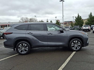 2025 Toyota Highlander XLE AWD (Natl)