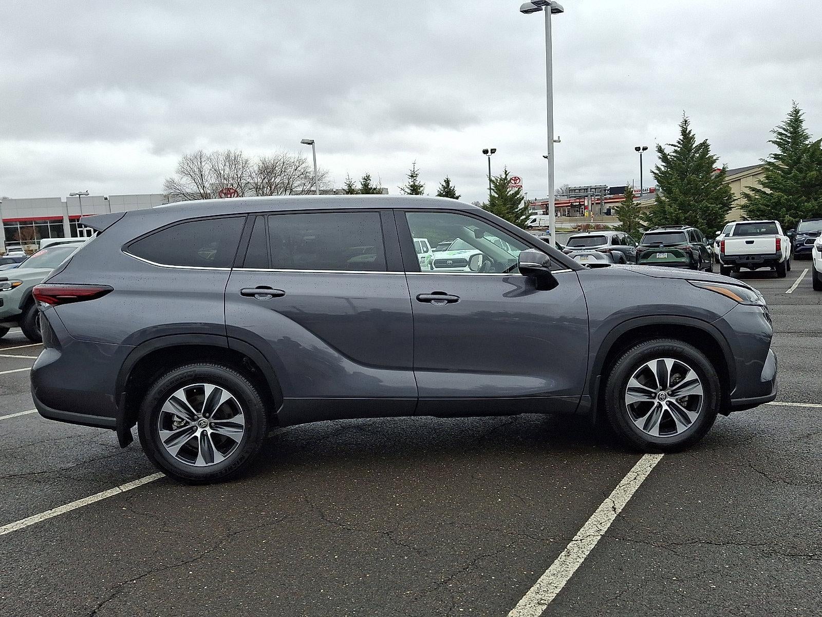 2025 Toyota Highlander XLE AWD (Natl)