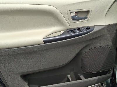 2020 Toyota Sienna LE FWD 8-Passenger (Natl)