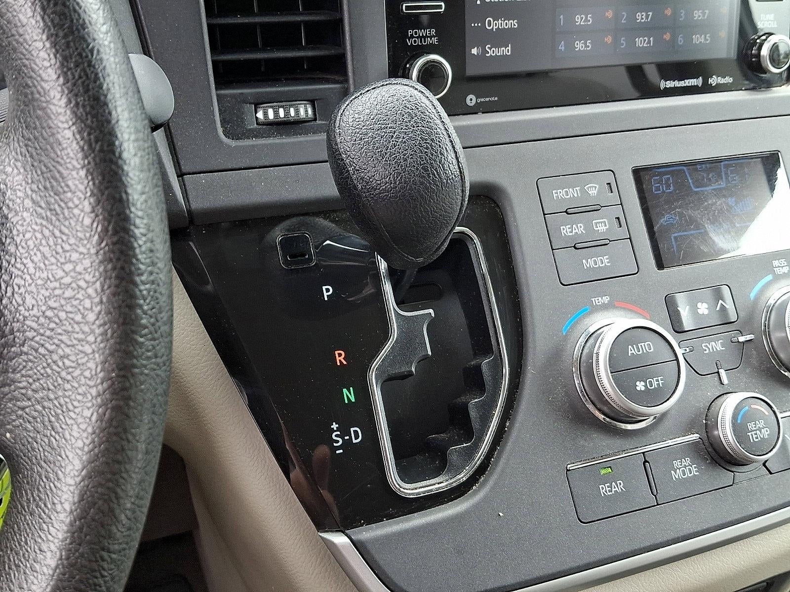 2020 Toyota Sienna LE FWD 8-Passenger (Natl)