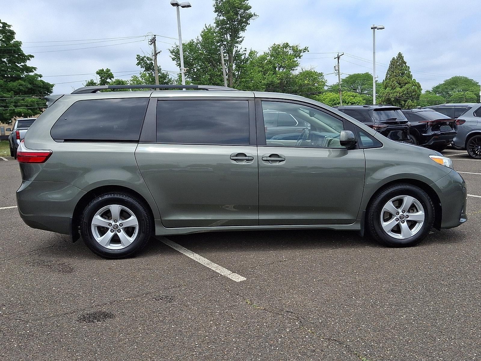 2020 Toyota Sienna LE FWD 8-Passenger (Natl)
