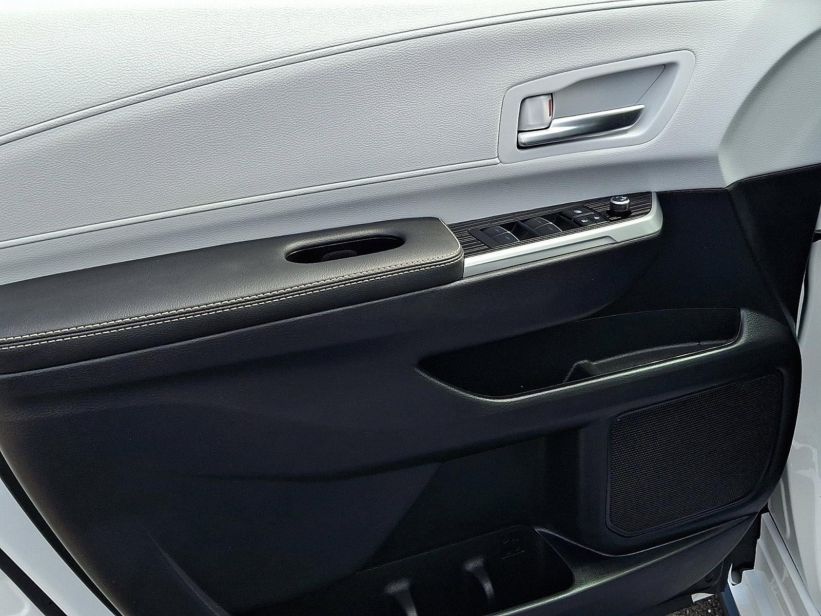 2025 Toyota Sienna XSE FWD 7-Passenger (Natl)