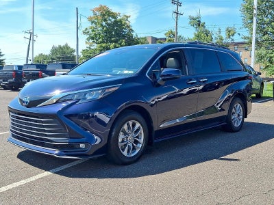2025 Toyota Sienna XLE FWD 8-Passenger (Natl)