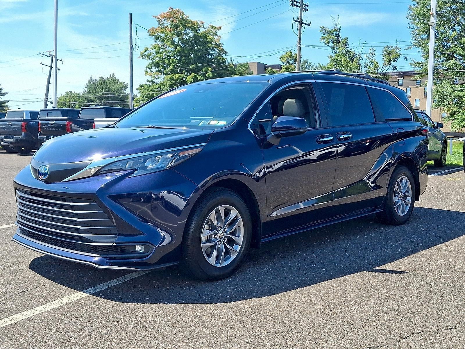 2025 Toyota Sienna XLE FWD 8-Passenger (Natl)