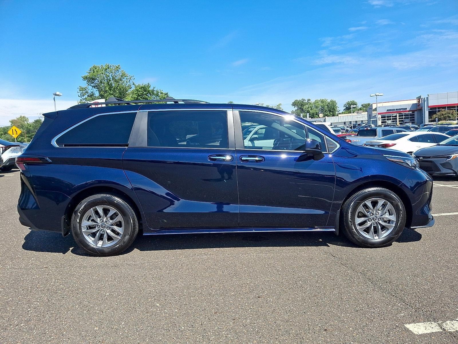 2025 Toyota Sienna XLE FWD 8-Passenger (Natl)