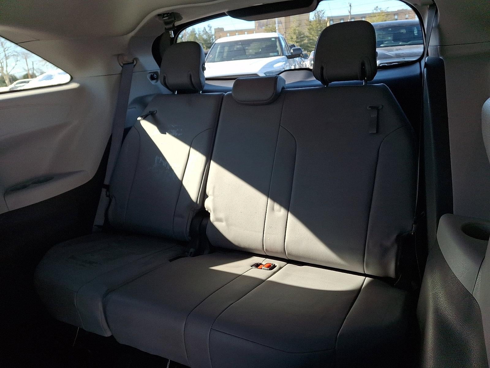2022 Toyota Sienna XLE FWD 7-Passenger (Natl)