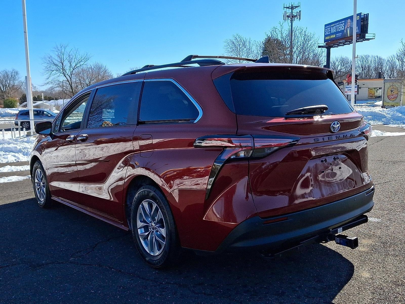 2022 Toyota Sienna XLE FWD 7-Passenger (Natl)