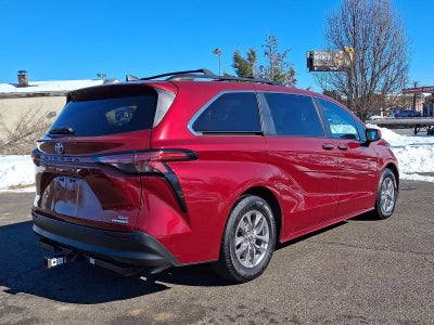 2022 Toyota Sienna XLE FWD 7-Passenger (Natl)