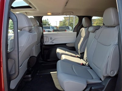 2025 Toyota Sienna XLE FWD 8-Passenger (Natl)