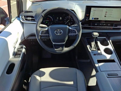 2025 Toyota Sienna XLE FWD 8-Passenger (Natl)