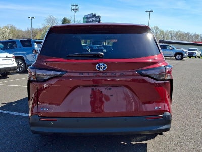 2025 Toyota Sienna XLE FWD 8-Passenger (Natl)
