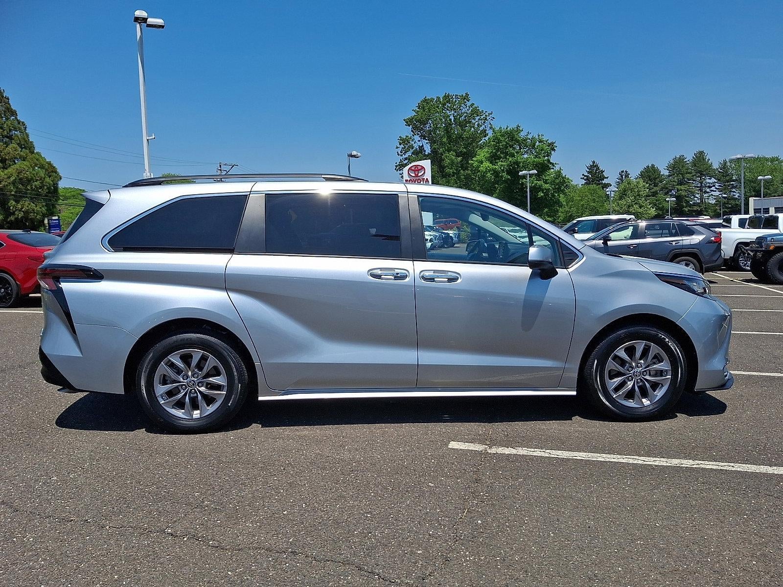 2023 Toyota Sienna XLE FWD 7-Passenger (Natl)