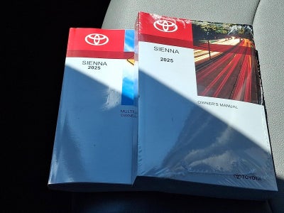 2025 Toyota Sienna XLE AWD 7-Passenger (Natl)