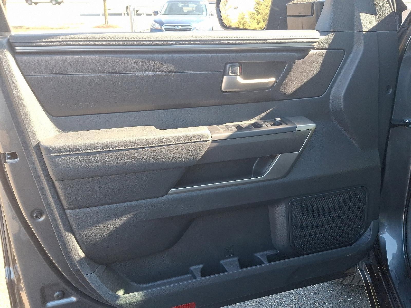 2025 Toyota Tundra 4WD 4WD SR5 CrewMax 5.5' Bed (SE)