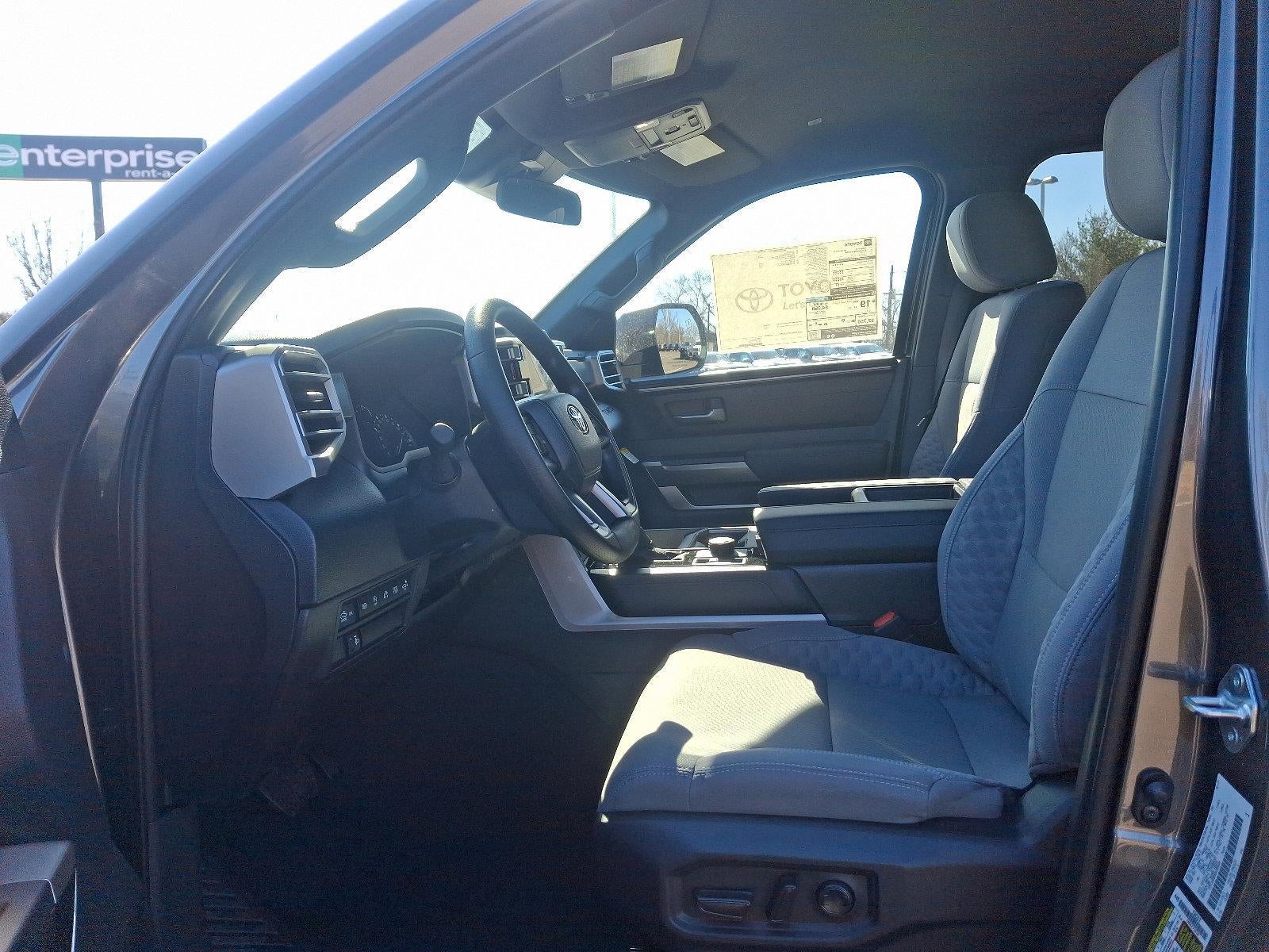 2025 Toyota Tundra 4WD 4WD SR5 CrewMax 5.5' Bed (SE)