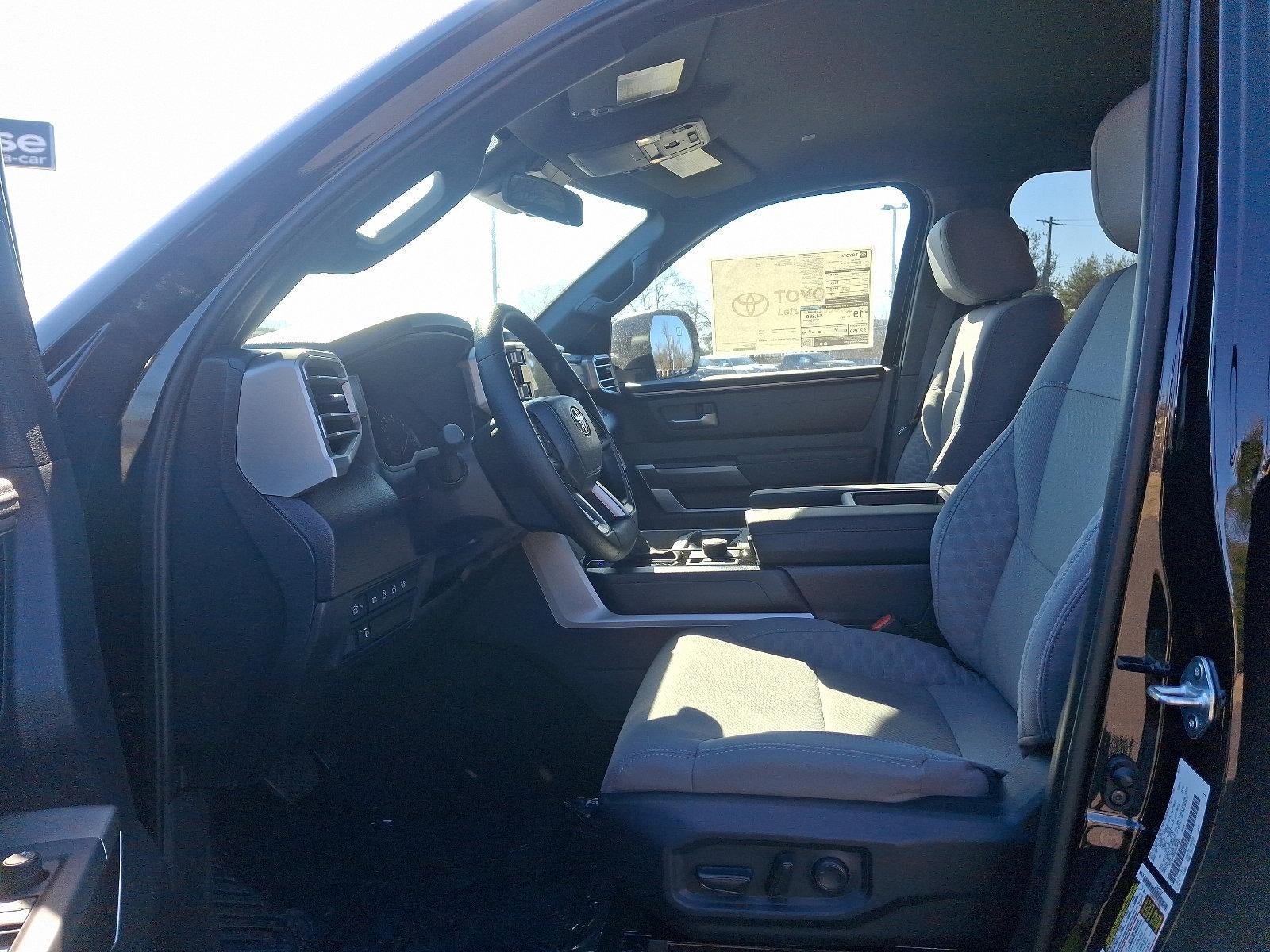 2025 Toyota Tundra 4WD 4WD SR5 CrewMax 5.5' Bed (SE)