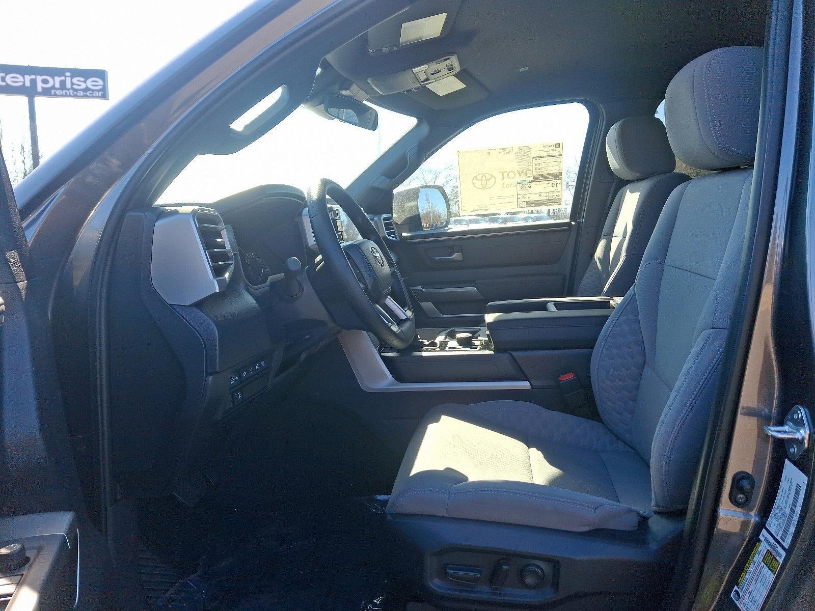 2025 Toyota Tundra 4WD 4WD SR5 CrewMax 5.5' Bed (SE)