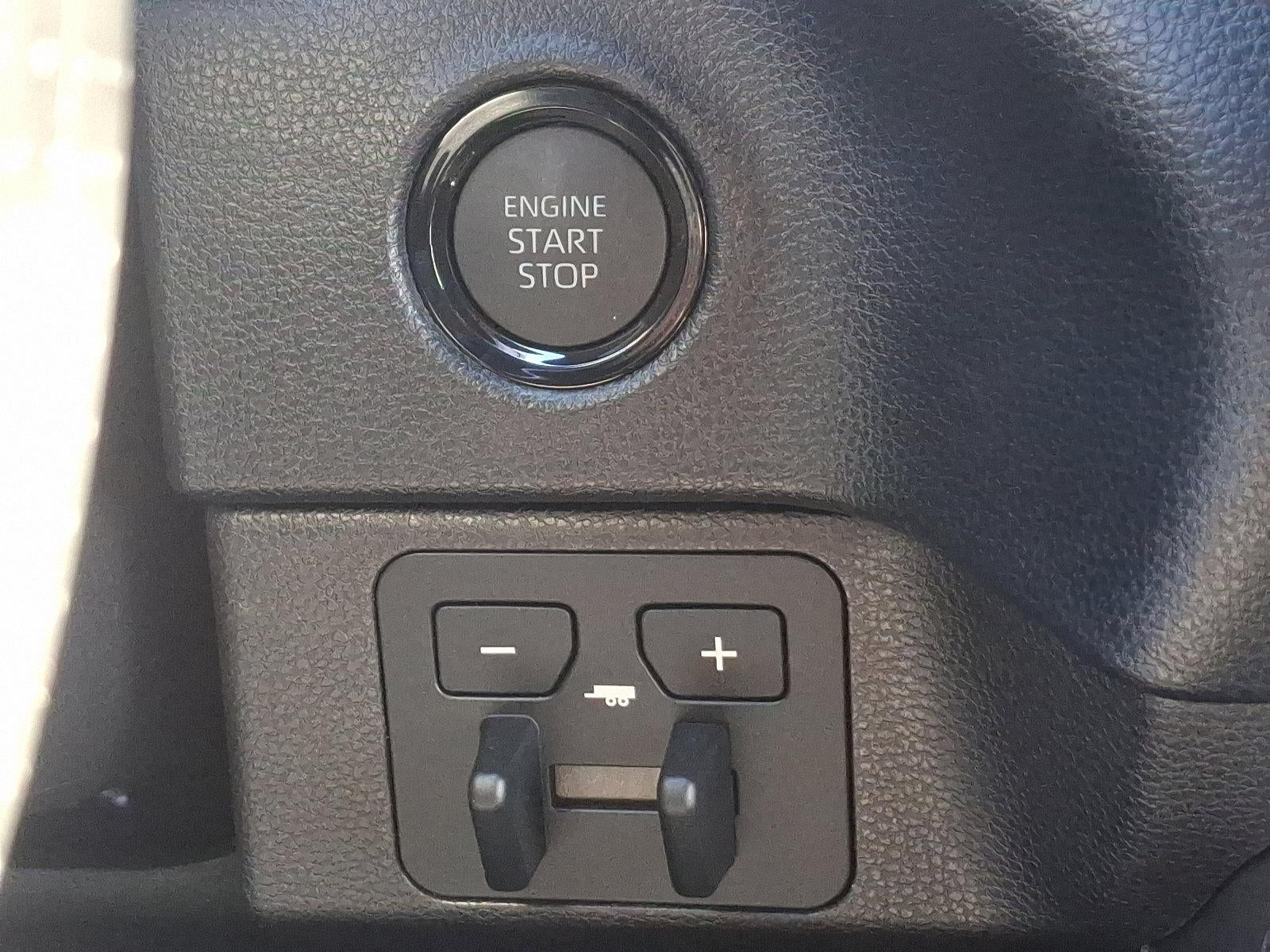 2025 Toyota Tundra 4WD 4WD SR5 CrewMax 5.5' Bed (SE)