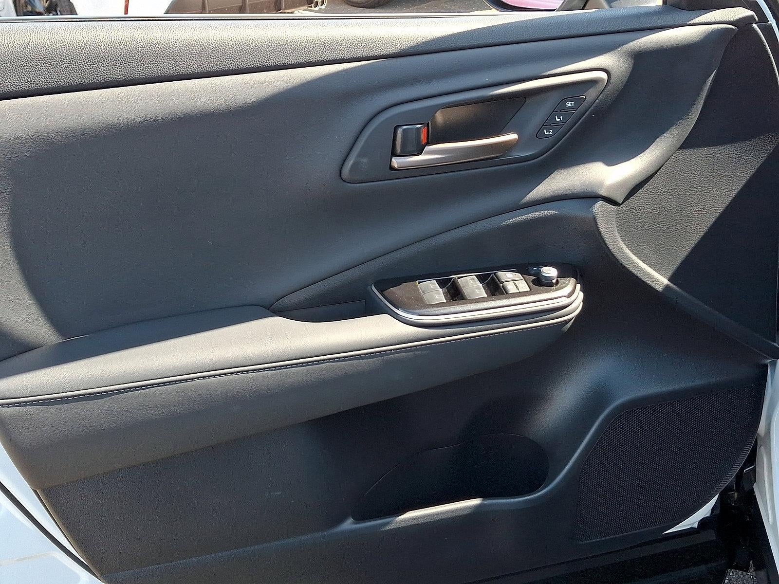 2025 Toyota Crown Signia XLE AWD (Natl)