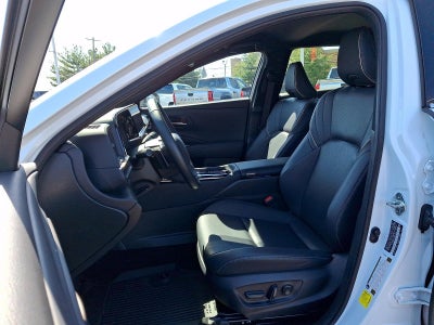 2025 Toyota Crown Signia XLE AWD (Natl)