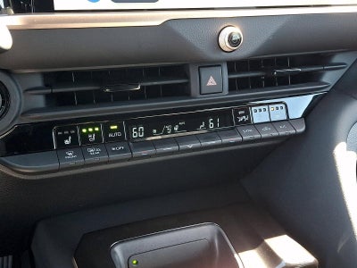 2025 Toyota Crown Signia XLE AWD (Natl)