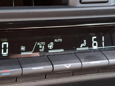 2025 Toyota Crown Signia XLE AWD (Natl)